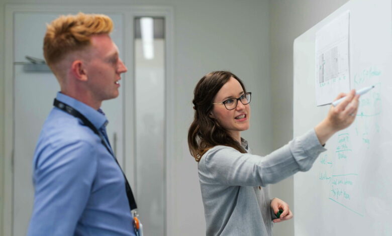 KI-Ethik: So machen Unternehmen ihre Mitarbeitenden fit für die Praxis